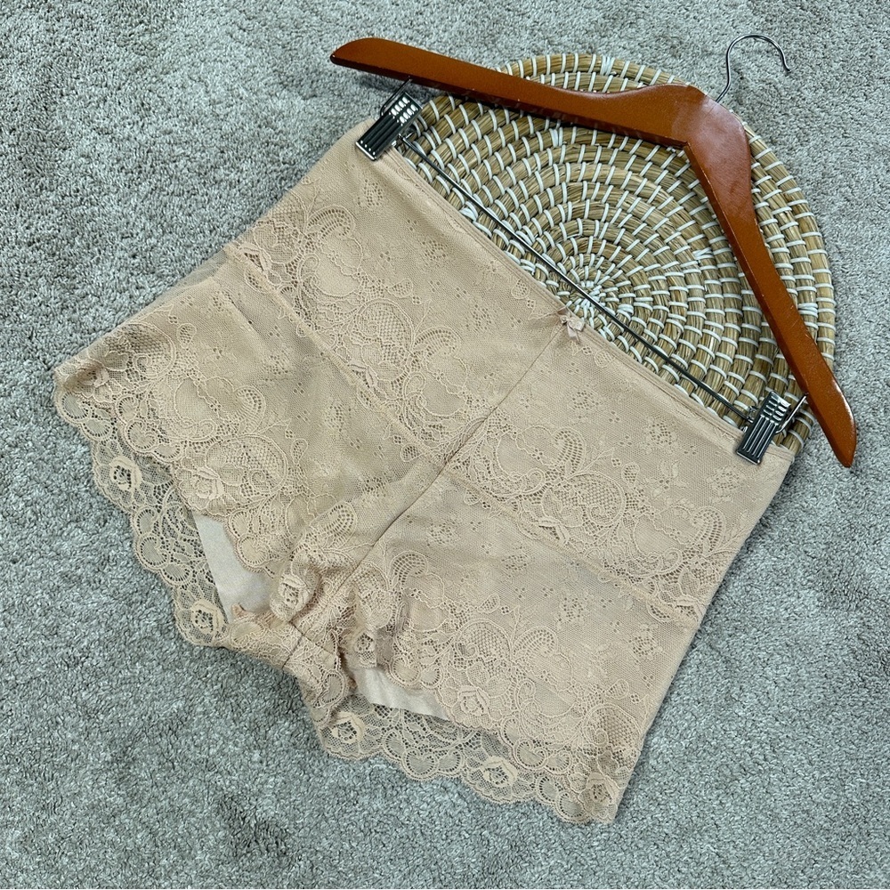 I Am Yummie Women’s Lace Light Control Shapewear Pull On in Sand M